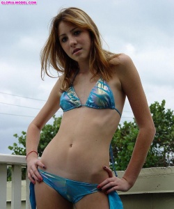 Fotos de una Jovencita en Bikini