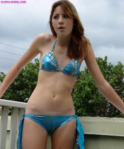 Fotos de una Jovencita en Bikini
